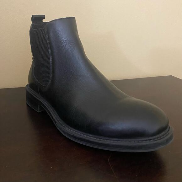 Vince Camuto Men's Huntsley Chelsea Boot Fashion - Picture 1 of 7